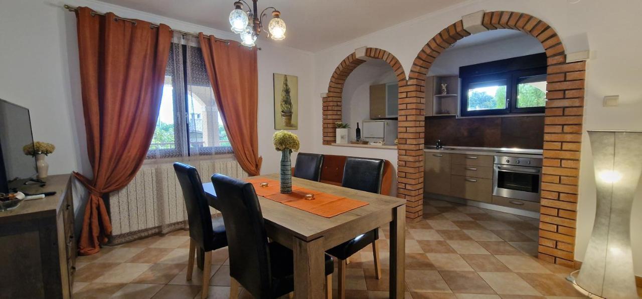 Apartments Fantazija Ровинь Экстерьер фото
